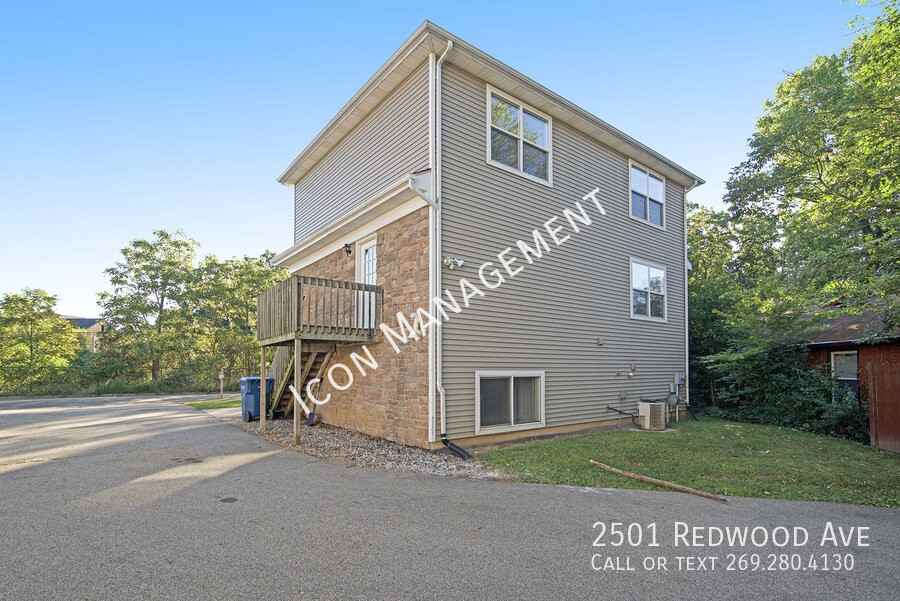 2501 Redwood Ave #2501REDWOO - Photo 2 of 27