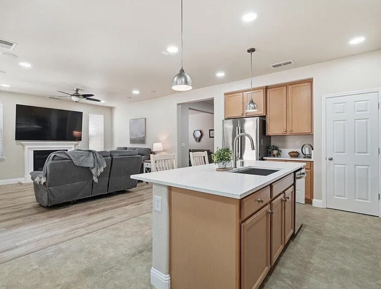 914 Campfire Cir #NA - Photo 5 of 39