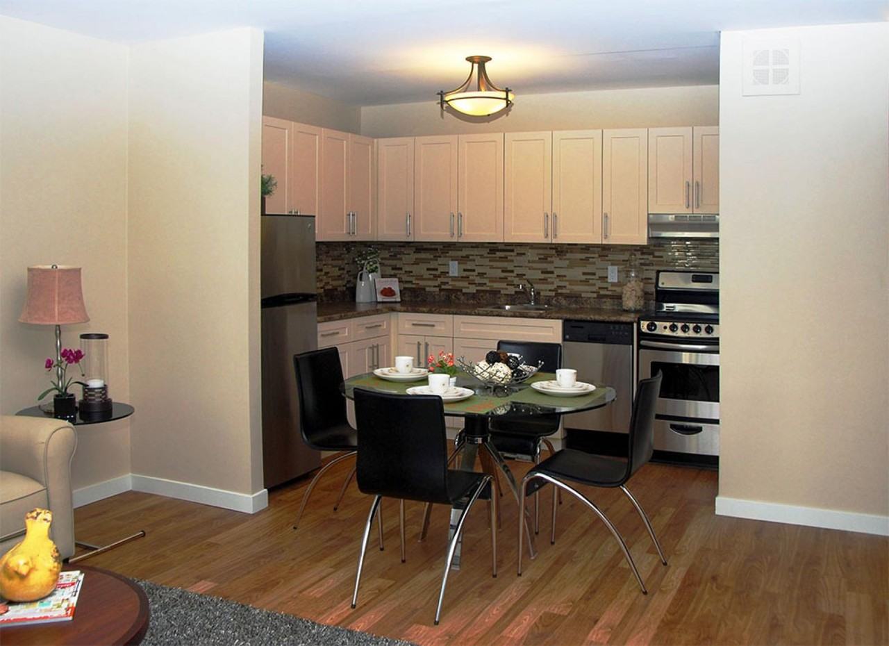 1590 Henderson Hwy - Photo 2 of 4