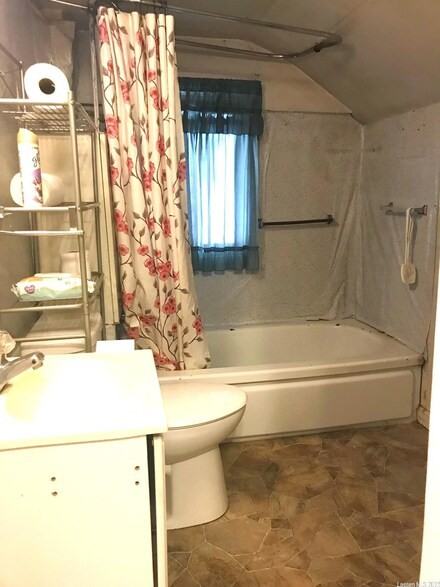 95 1/2 S Ash St #NA - Photo 4 of 5