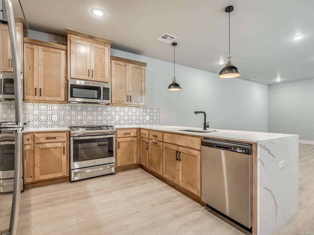 747 W Main St #100 - Photo 3 of 11