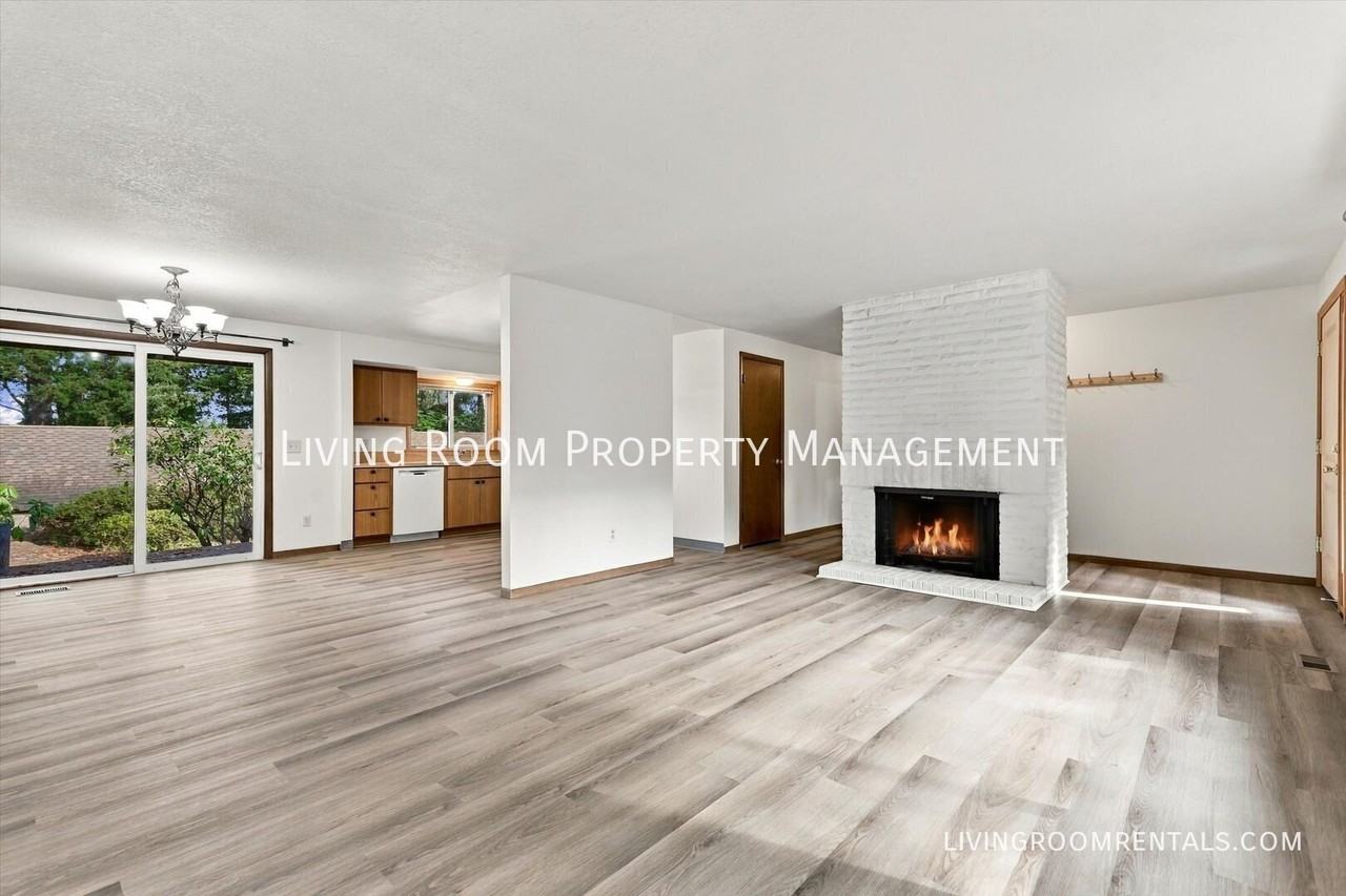4925 Sw Evelyn St - Photo 3 of 15