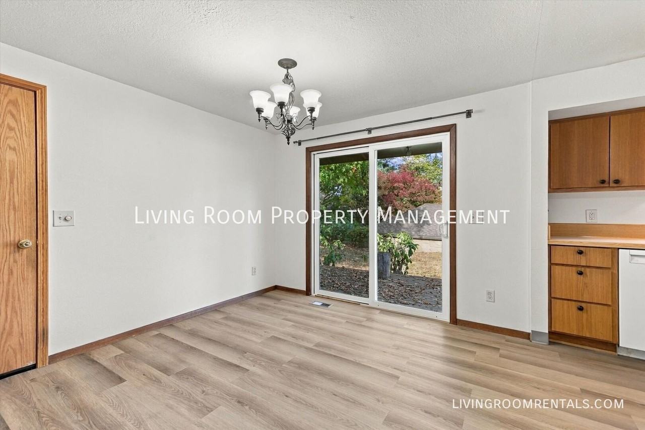 4925 Sw Evelyn St - Photo 6 of 15