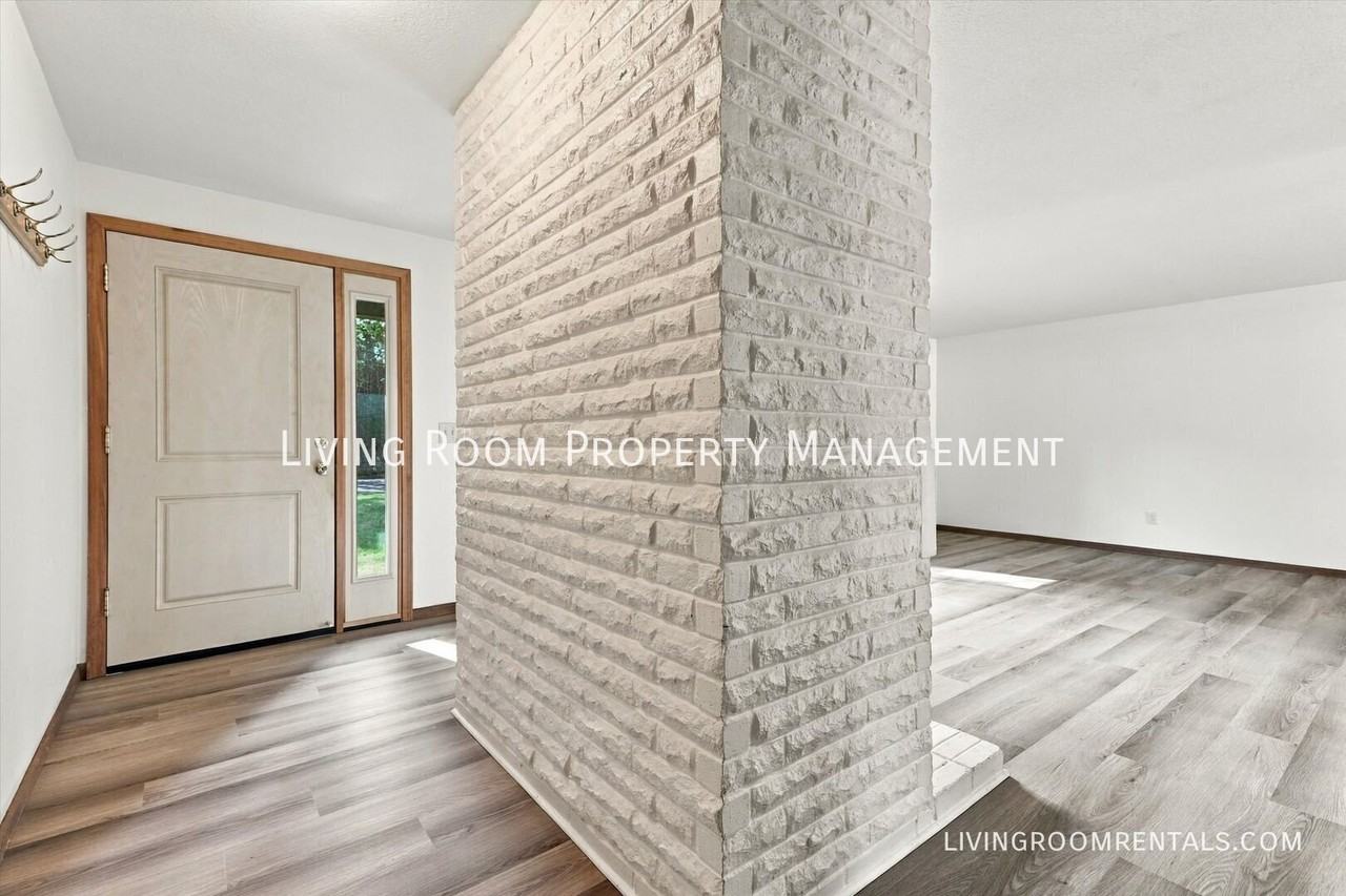 4925 Sw Evelyn St - Photo 7 of 15