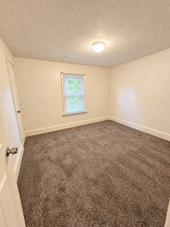 490 Tompkins Ave #NA - Photo 3 of 7