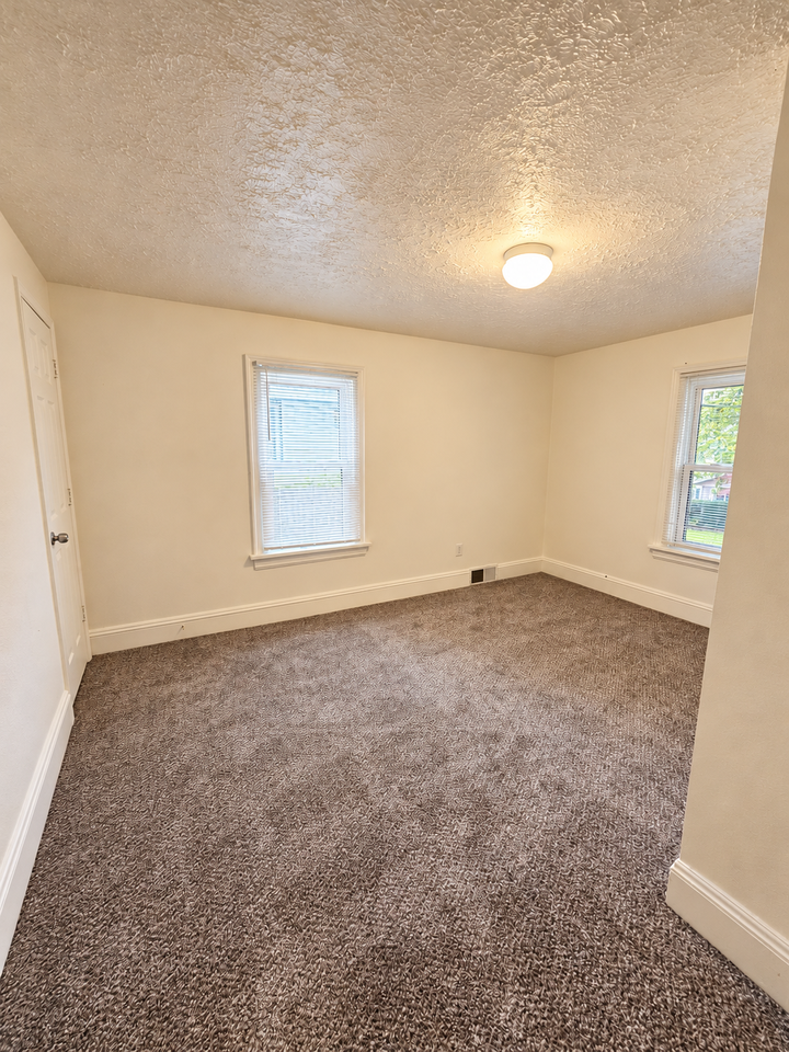 490 Tompkins Ave #NA - Photo 5 of 7