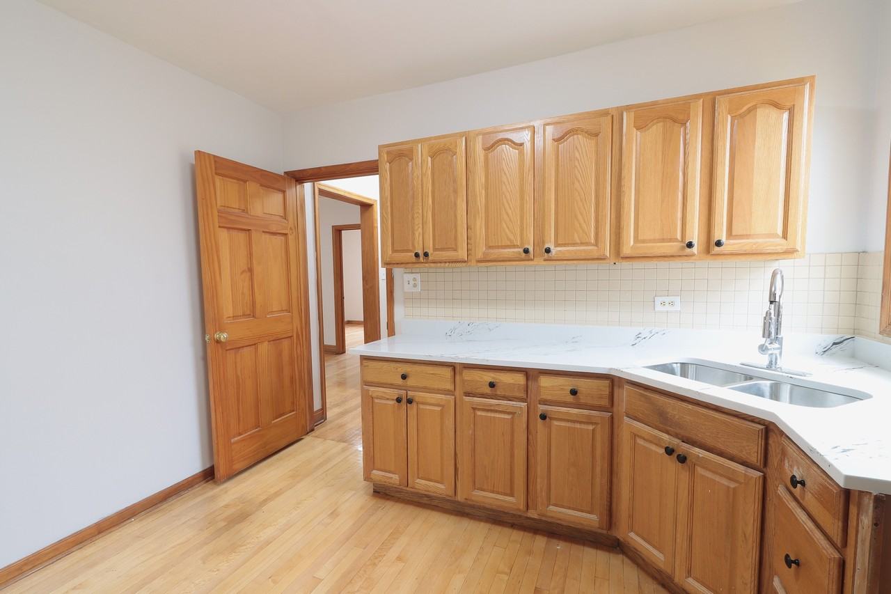 2415 W North Shore Ave #2E - Photo 2 of 19