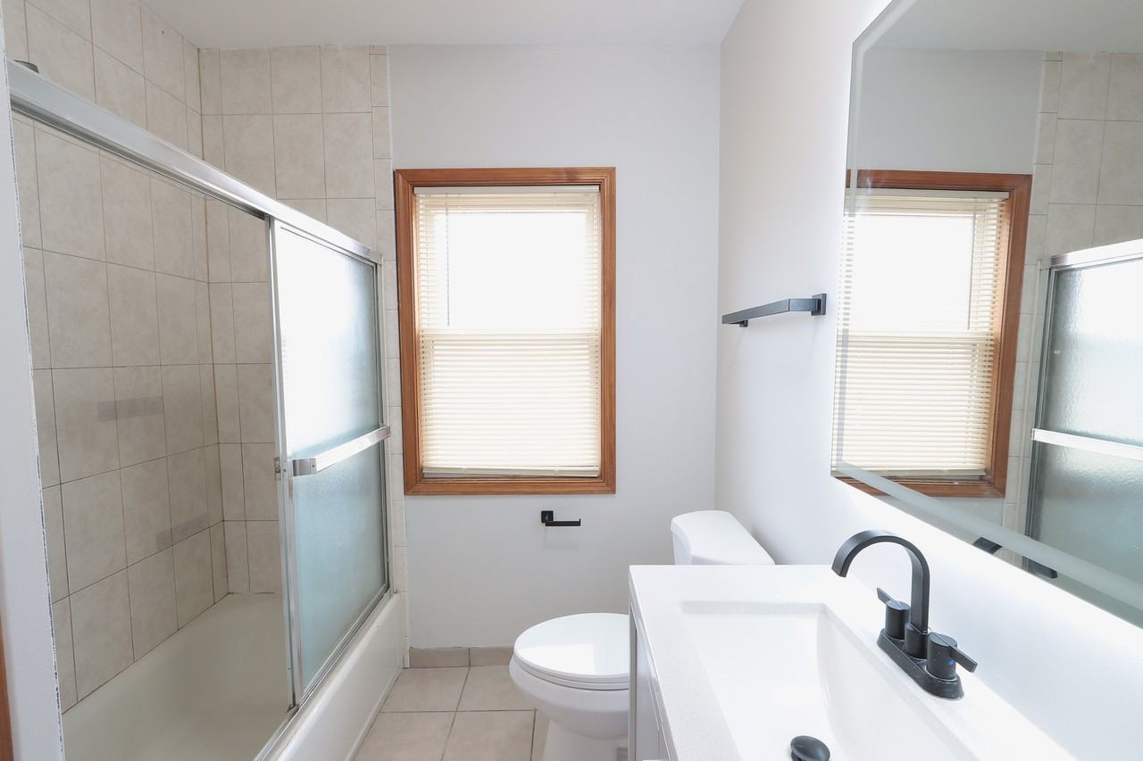 2415 W North Shore Ave #2E - Photo 7 of 19