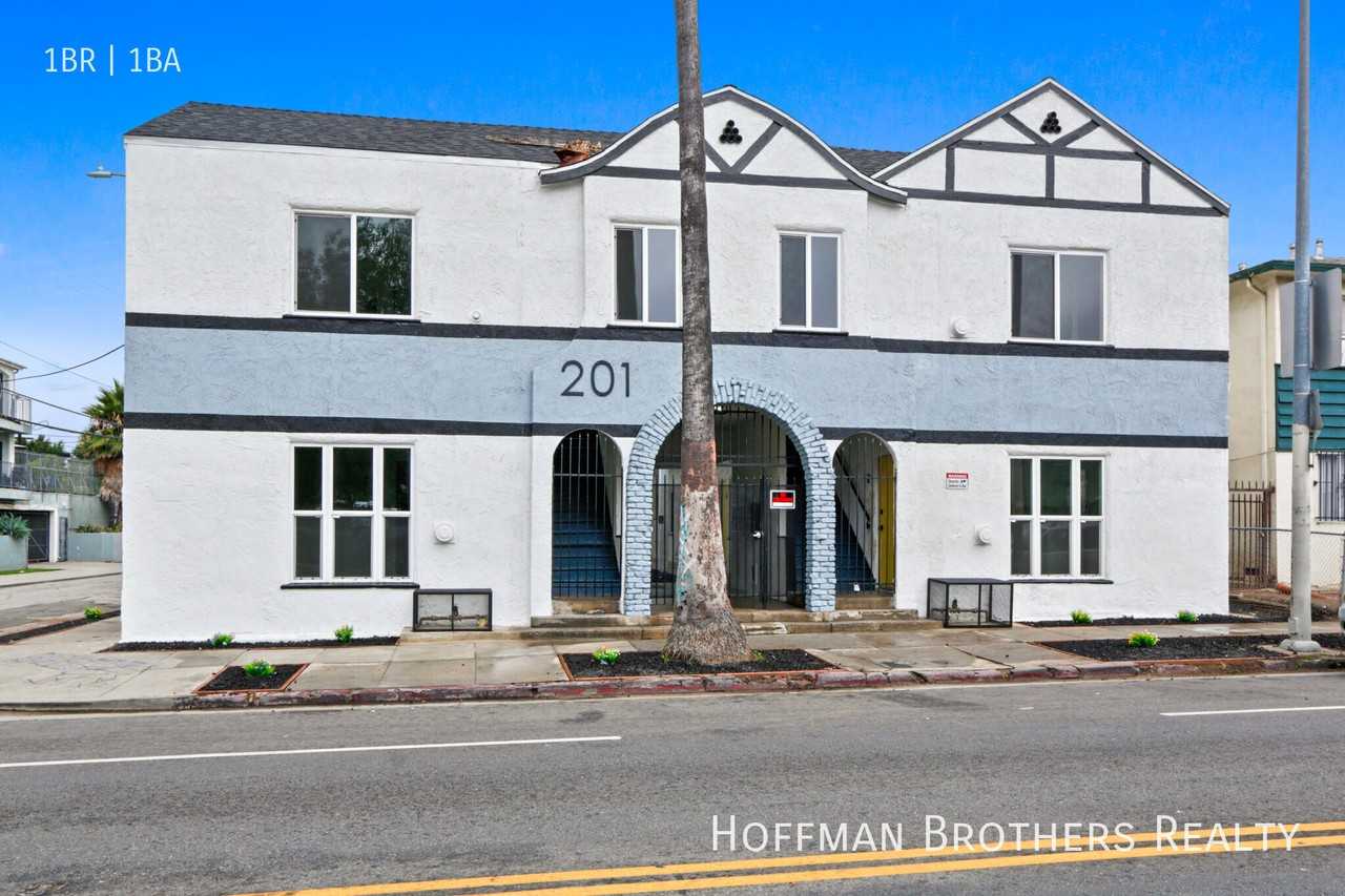 4201 Council St #13 - Photo 5 of 16