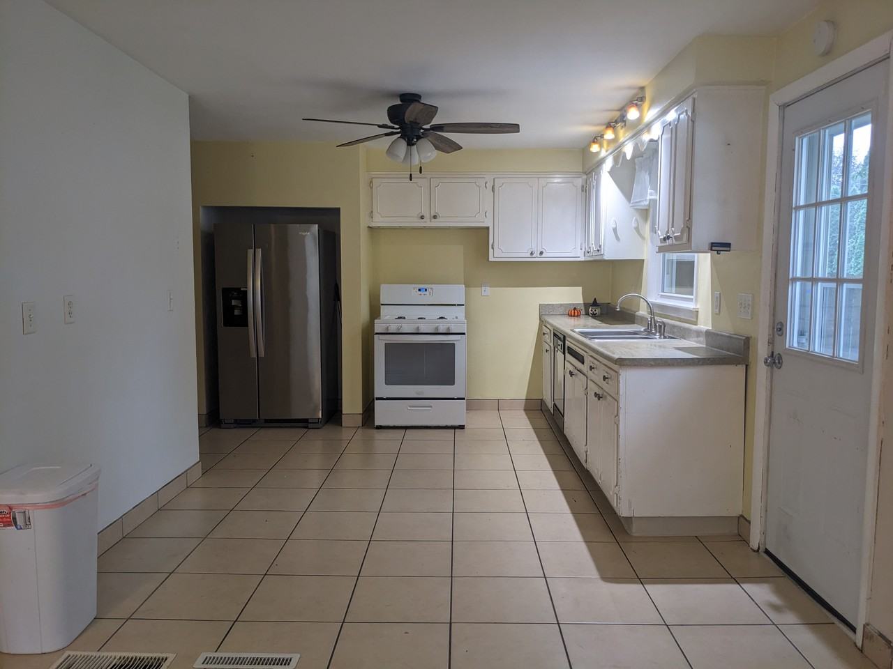 1211 Stratford Ave #NA - Photo 2 of 11