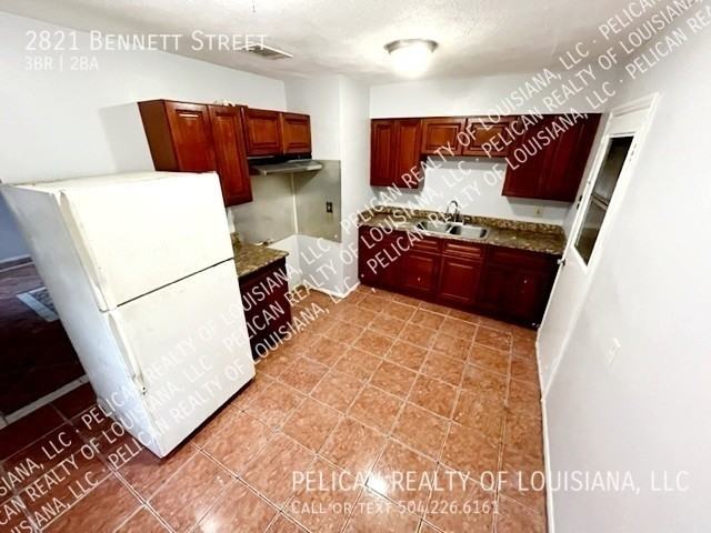 2821 Bennett St - Photo 2 of 10