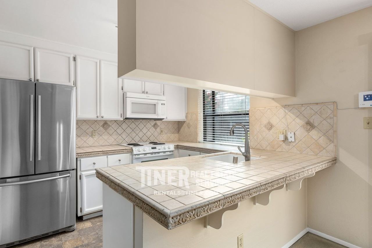 2278 Sierra Blvd #D - Photo 3 of 22