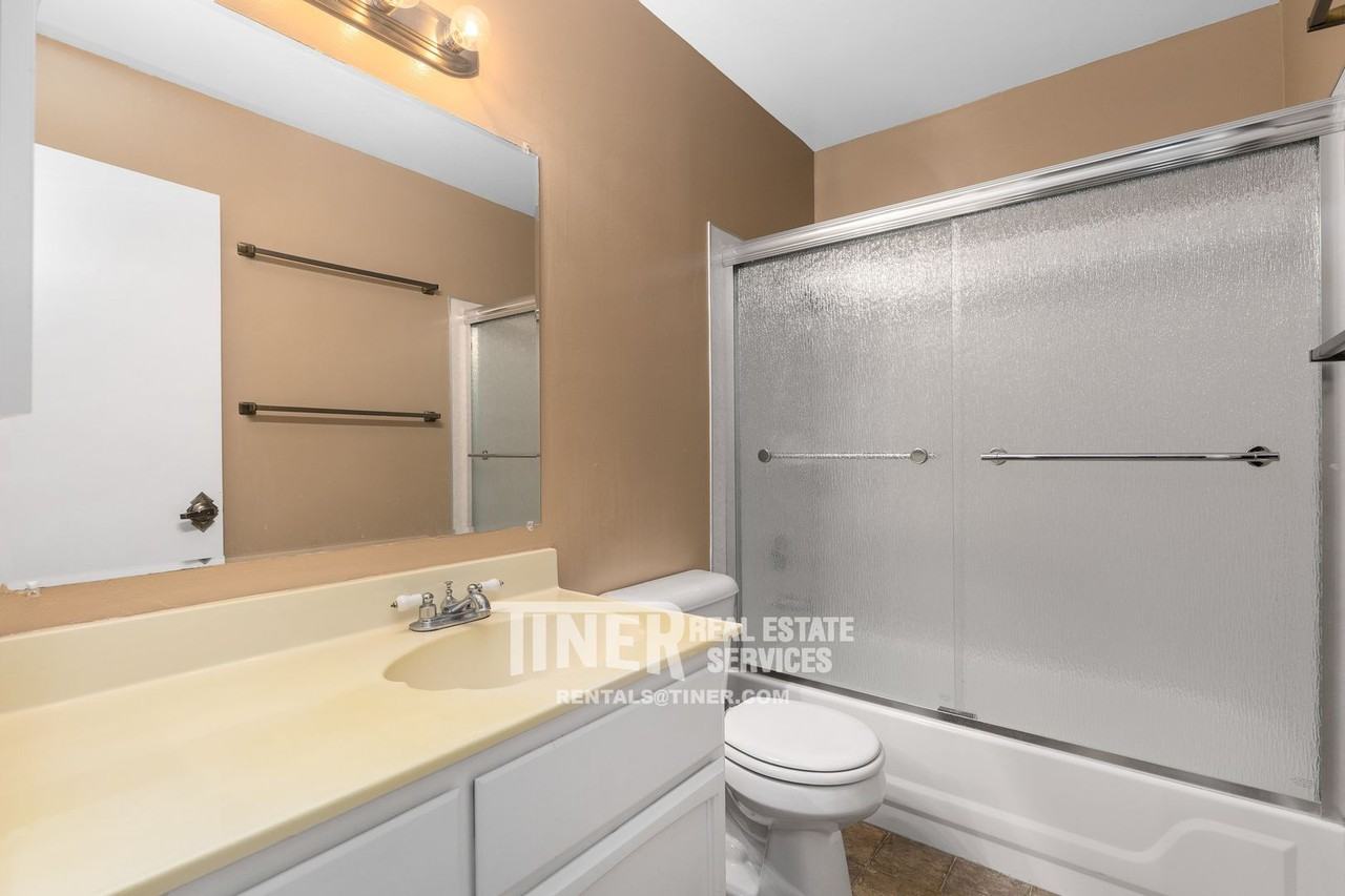 2278 Sierra Blvd #D - Photo 7 of 22