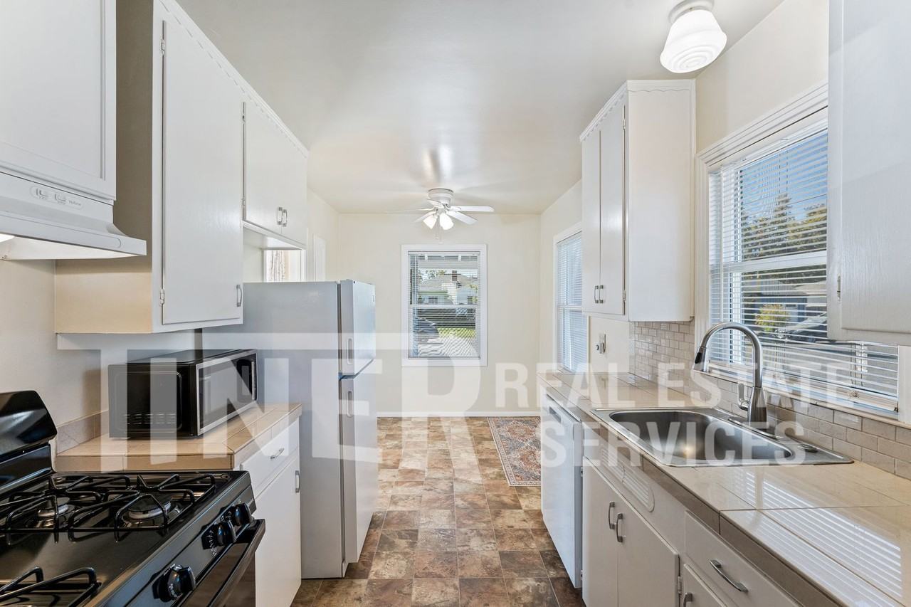 2317 24th Ave - Photo 3 of 21