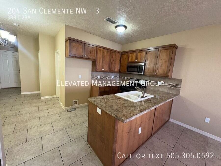 204 San Clemente Ave Nw #3 - Photo 4 of 23