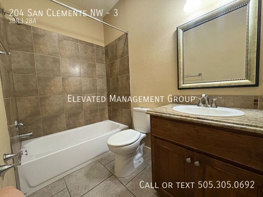 204 San Clemente Ave Nw #3 - Photo 5 of 23