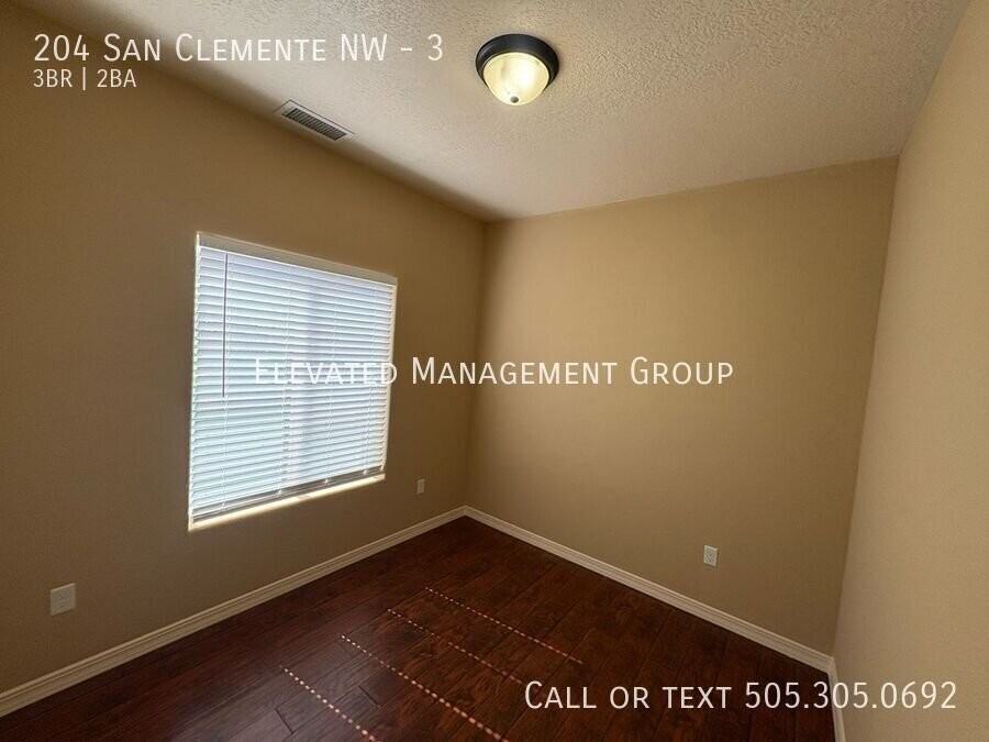 204 San Clemente Ave Nw #3 - Photo 7 of 23