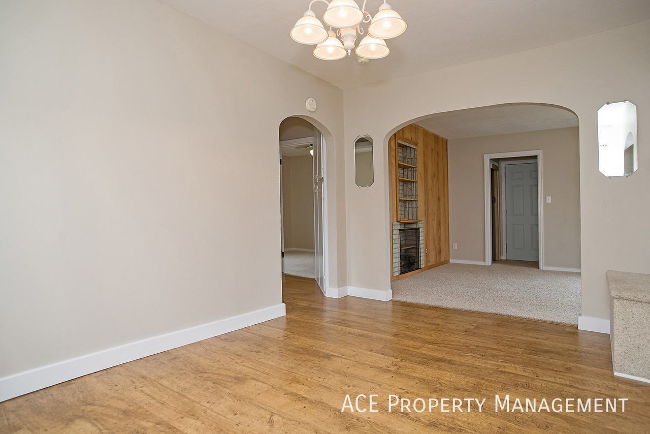 729 Wood Ave - Photo 2 of 19