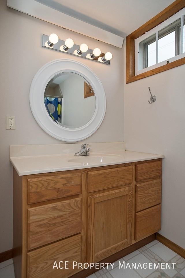 729 Wood Ave - Photo 5 of 19