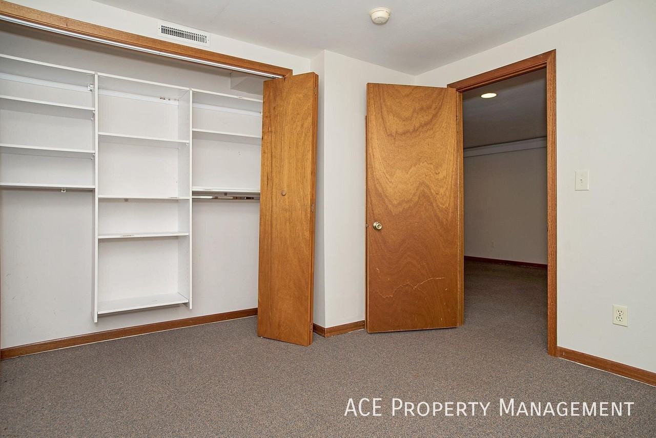 729 Wood Ave - Photo 6 of 19