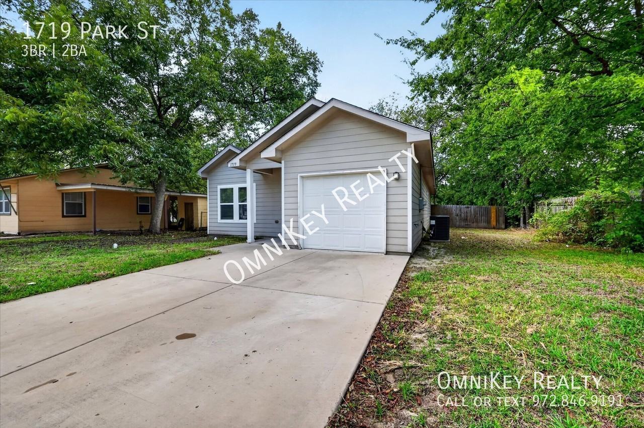 1719 Park St - Photo 2 of 27