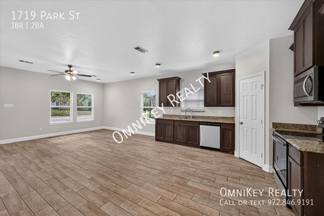1719 Park St - Photo 7 of 27