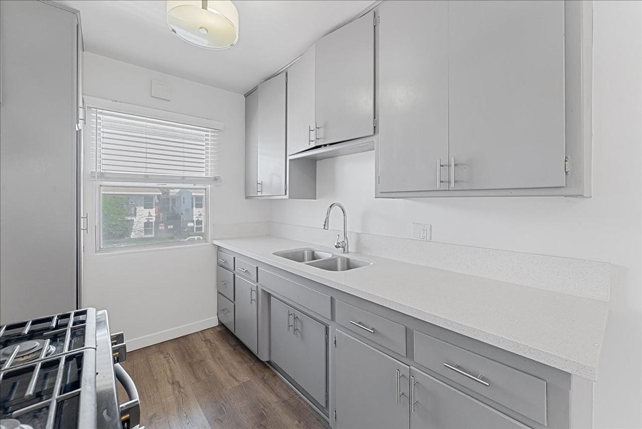 1857 Pine Ave #02 - Photo 5 of 15