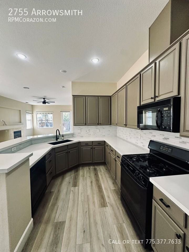2755 Arrowsmith Dr - Photo 5 of 33