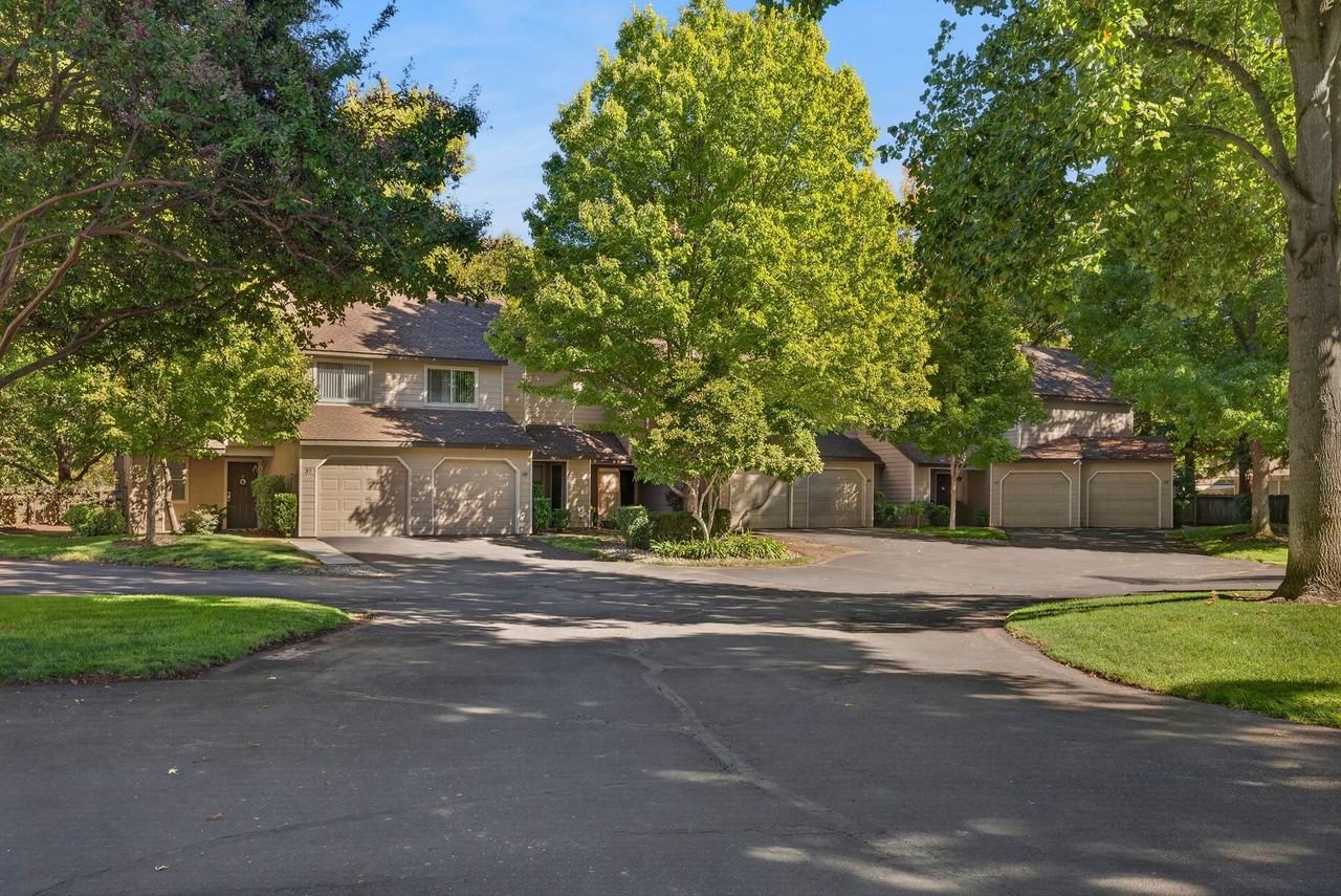 2 Bedroom Townhome for Rent in Chico CA | Attached Garage, In - Photo 2 of 20