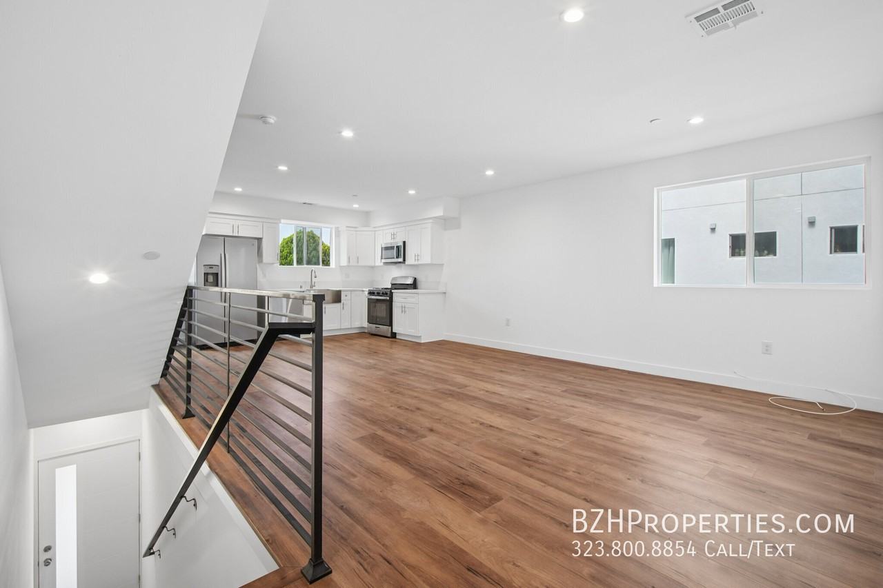 6336 Beck Ave ## 2 - Photo 2 of 50