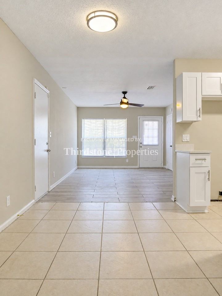 9292 Greenleaf Rd - Photo 3 of 25