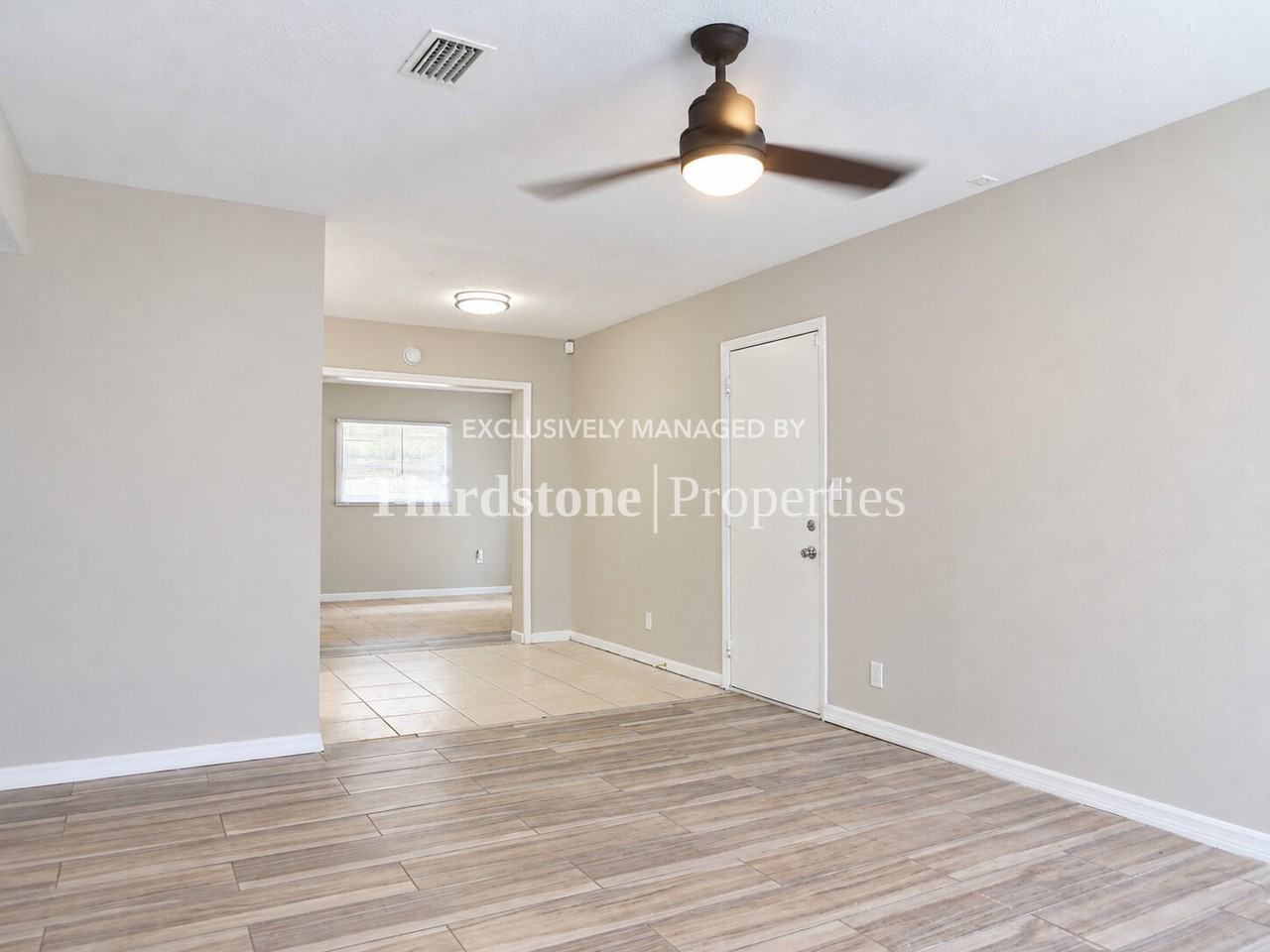 9292 Greenleaf Rd - Photo 7 of 25
