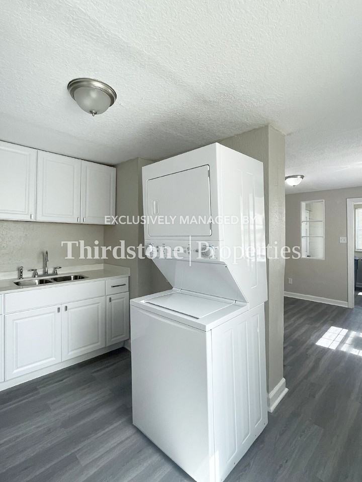 1002 Lawrence St - Photo 4 of 18