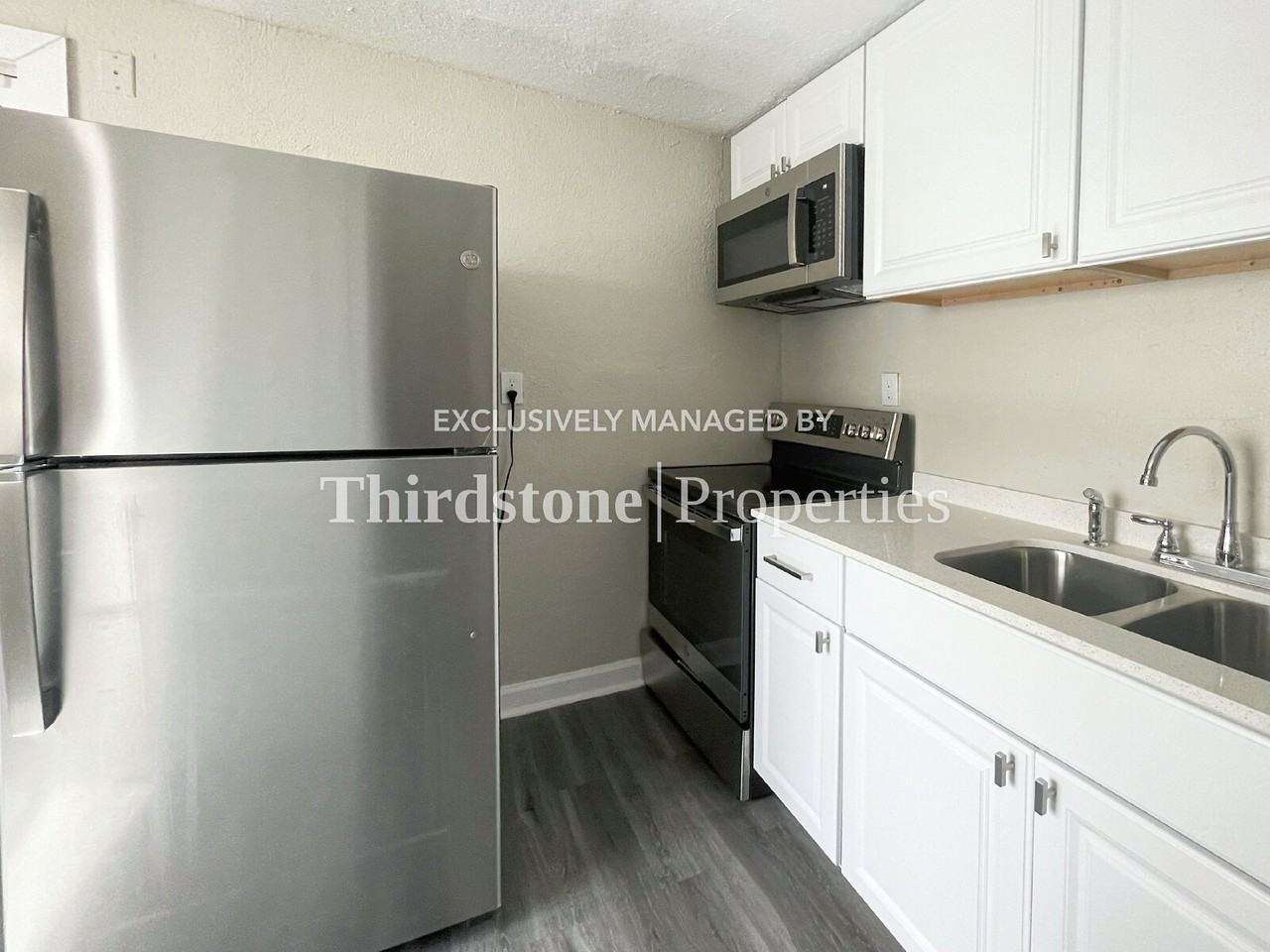 1002 Lawrence St - Photo 5 of 18