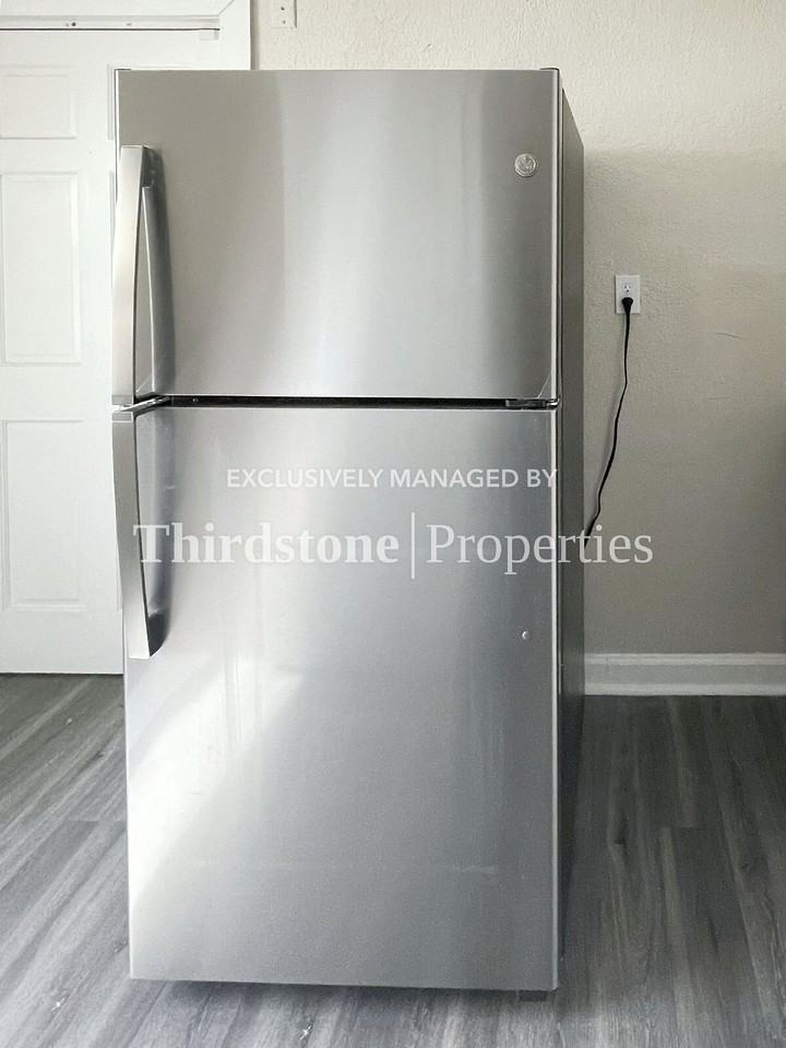 1002 Lawrence St - Photo 6 of 18