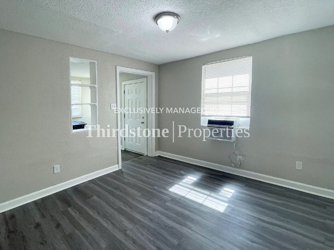 1002 Lawrence St - Photo 7 of 18
