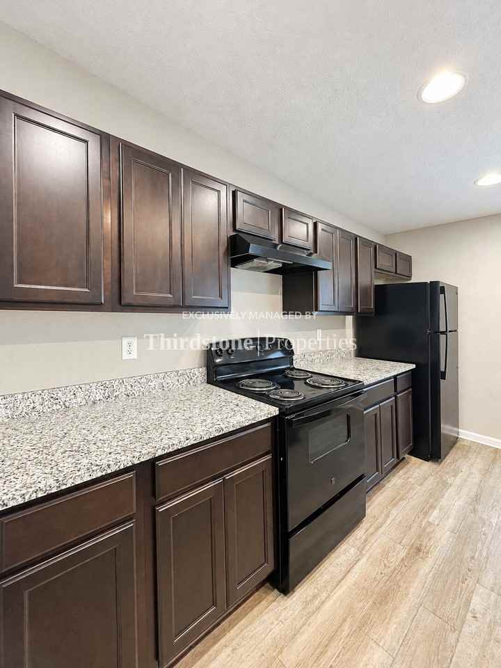 1835 Moseley St - Photo 6 of 27
