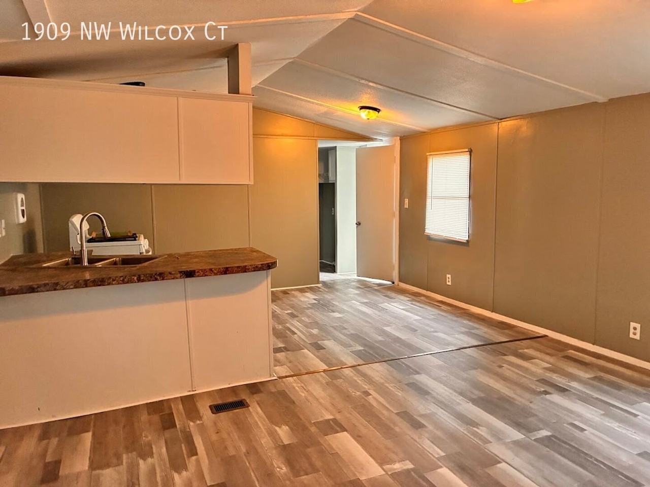 1909 Nw Wilcox Ct - Photo 2 of 17