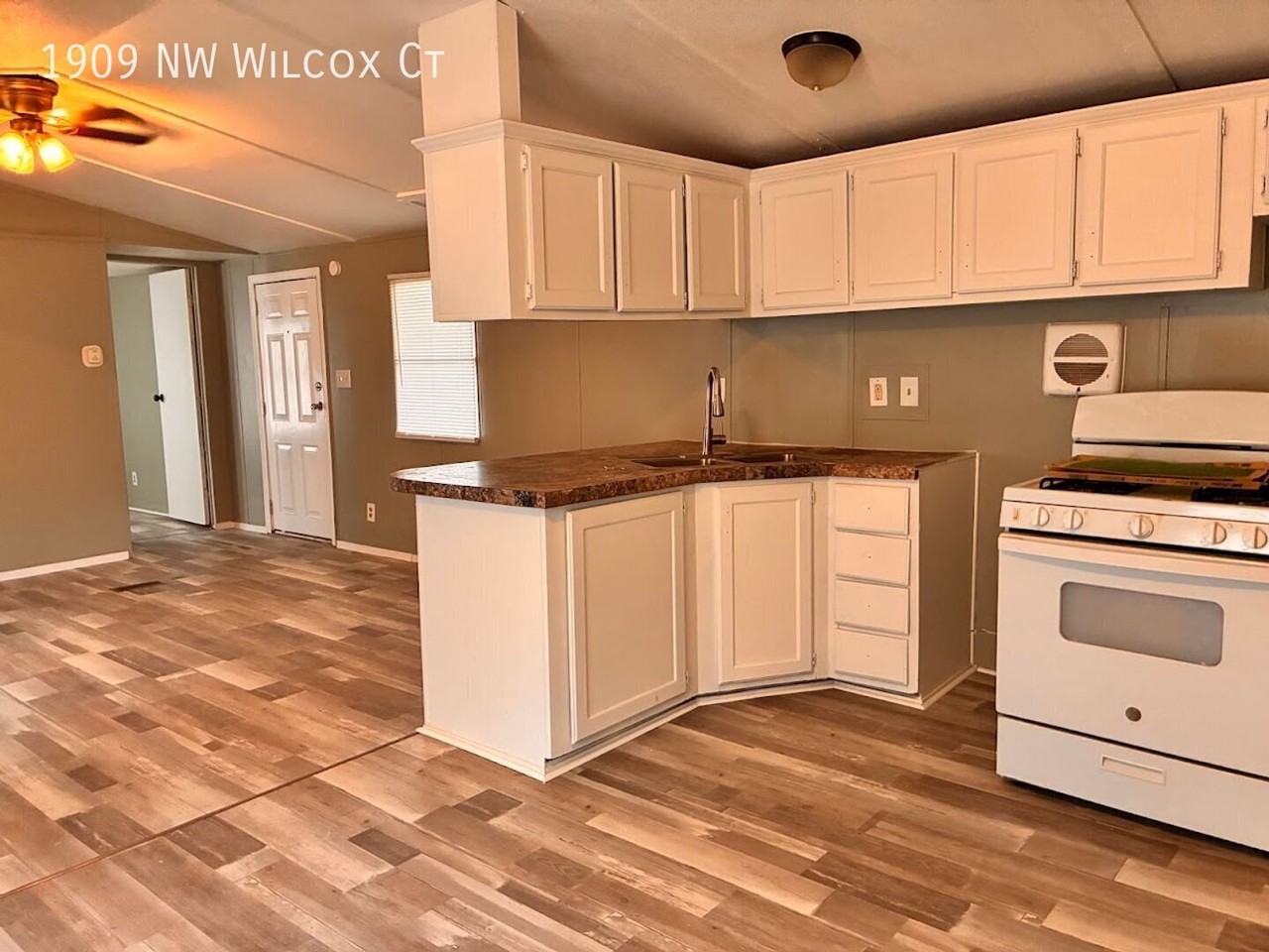 1909 Nw Wilcox Ct - Photo 5 of 17