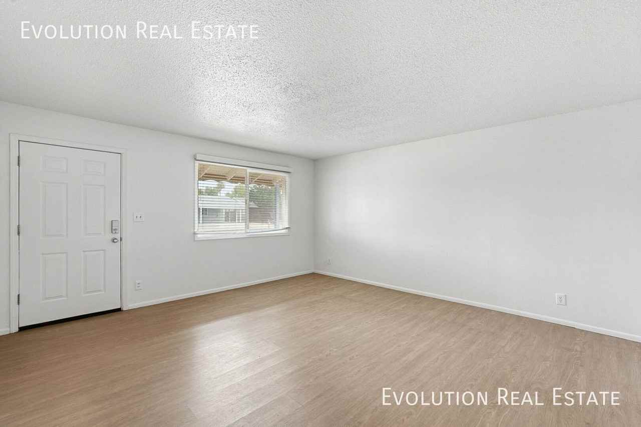 829 W 17th Pl - Photo 6 of 37