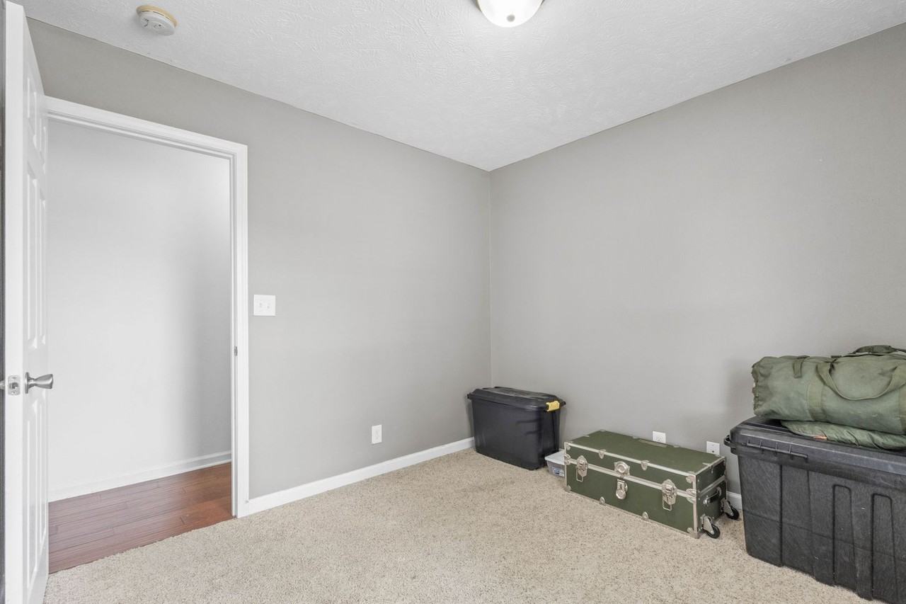 557 Oakmont Dr - Photo 5 of 34