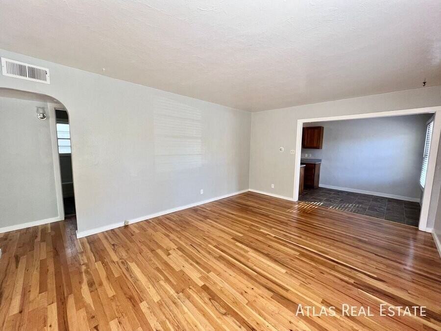 529 S Institute St - Photo 3 of 25