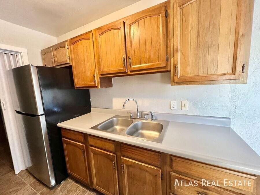 529 S Institute St - Photo 5 of 25