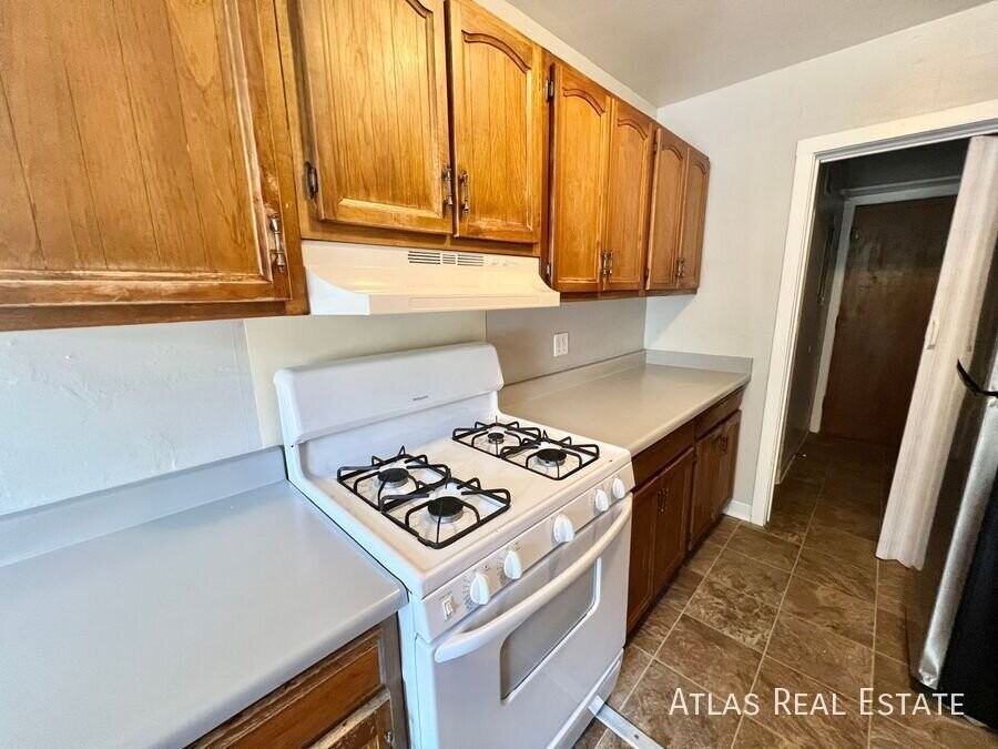 529 S Institute St - Photo 6 of 25