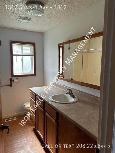 1812 Sunset Ave #1812 - Photo 7 of 11