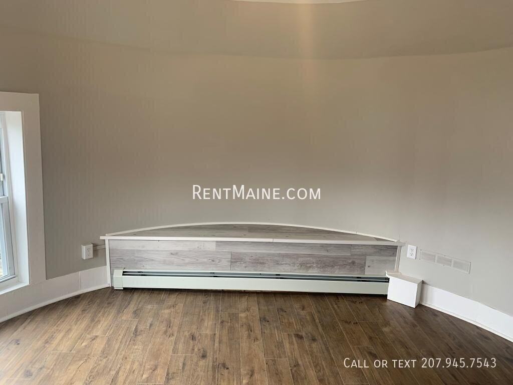 372 Hammond St #4 - Photo 4 of 19
