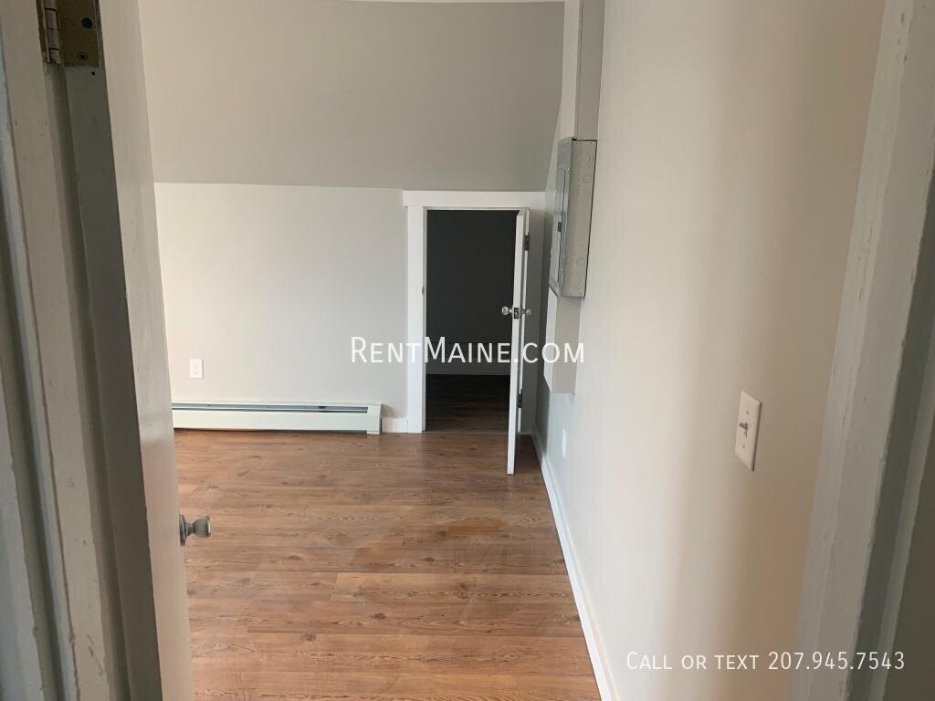 372 Hammond St #4 - Photo 5 of 19