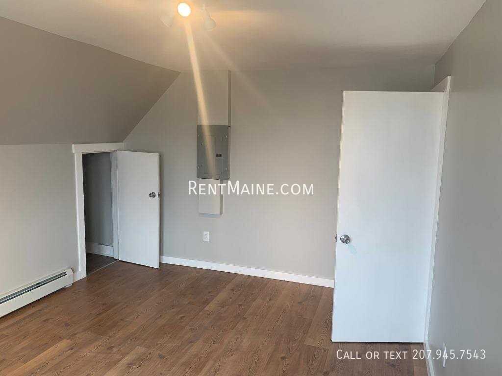 372 Hammond St #4 - Photo 7 of 19