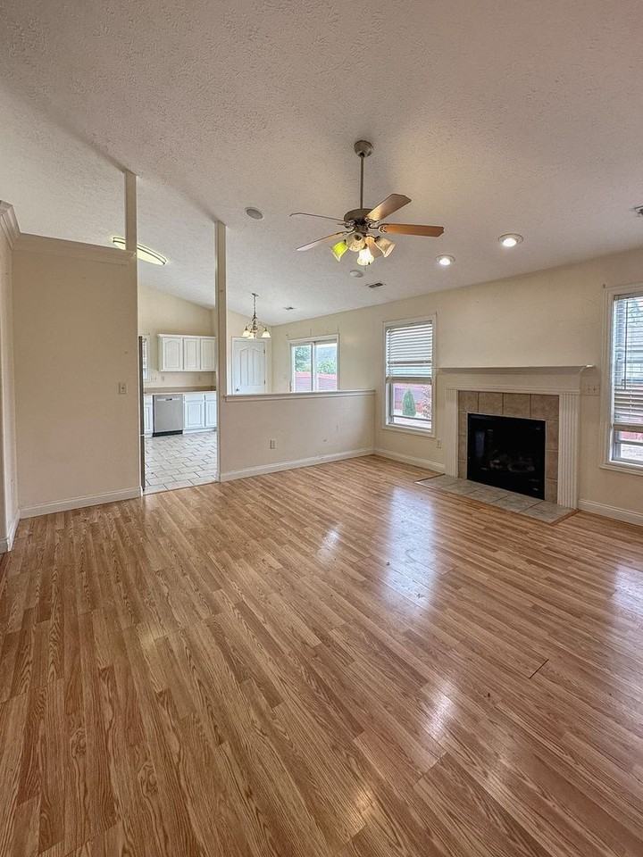 1414 Crusade Dr - Photo 3 of 18