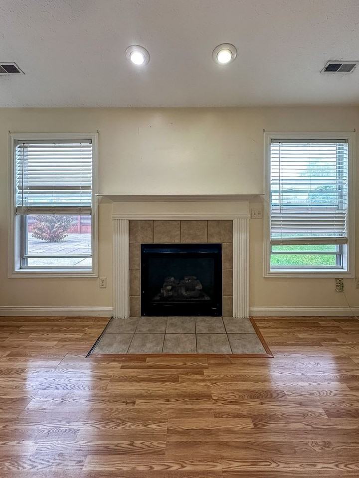 1414 Crusade Dr - Photo 4 of 18